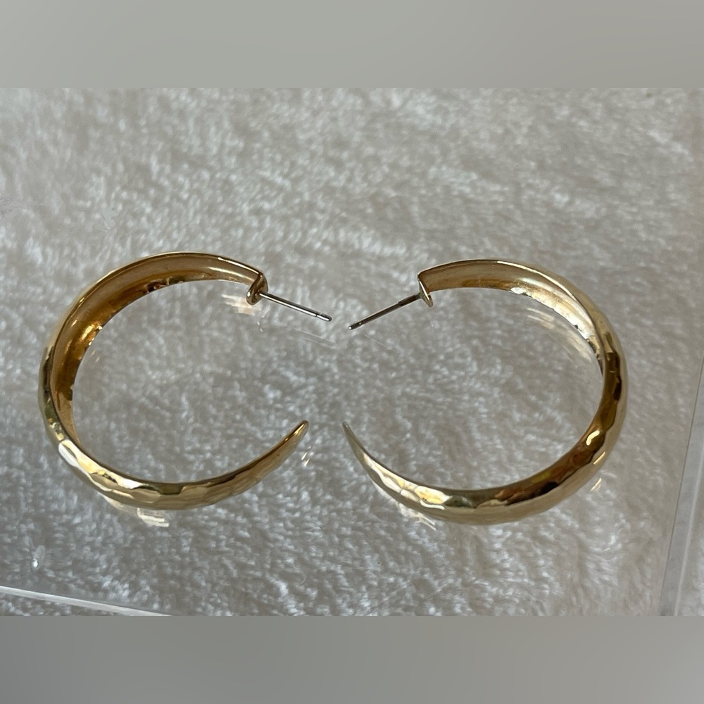 Vintage gold tone, hammered hoop earrings 80’s elegant - Picture 6 of 10